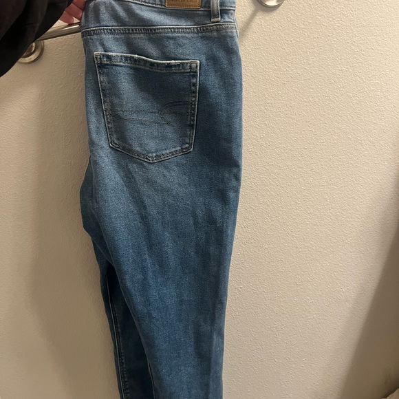 NWOT American Eagle Mom Jeans Size 16 - Picture 1 of 2